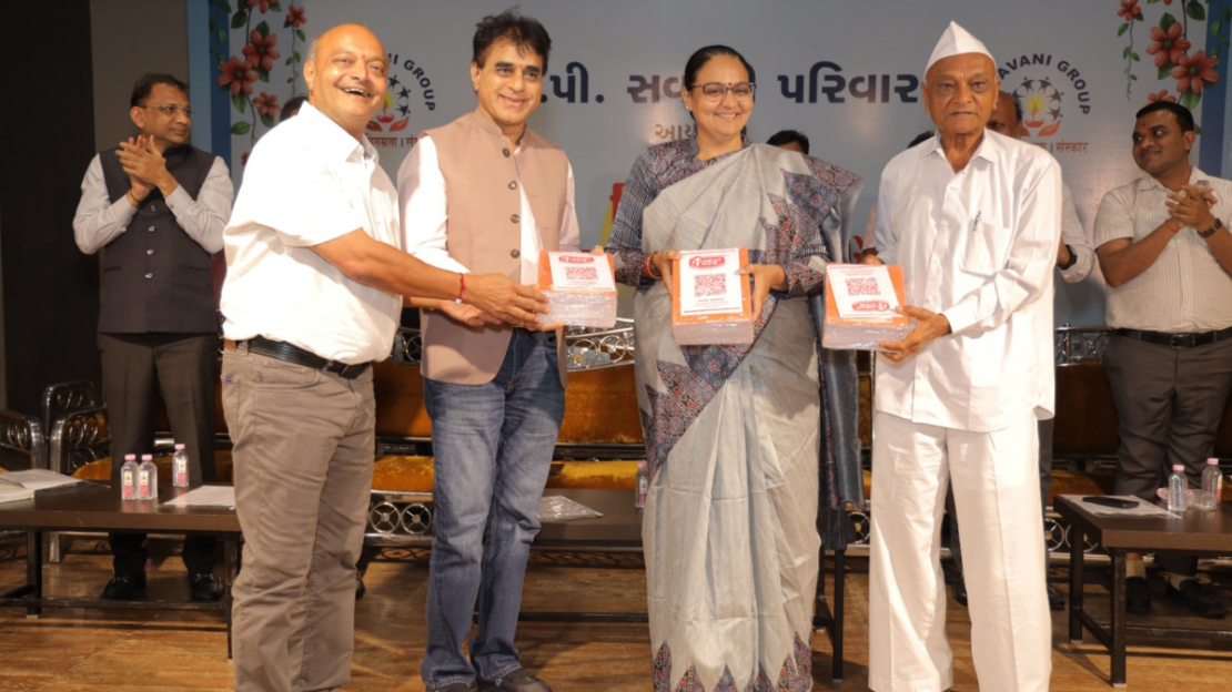 પી.પી. સવાણી પરિવાર આયોજિત “ત્રિવિધ સન્માન સમારોહ” ભવ્ય રીતે યોજાયો